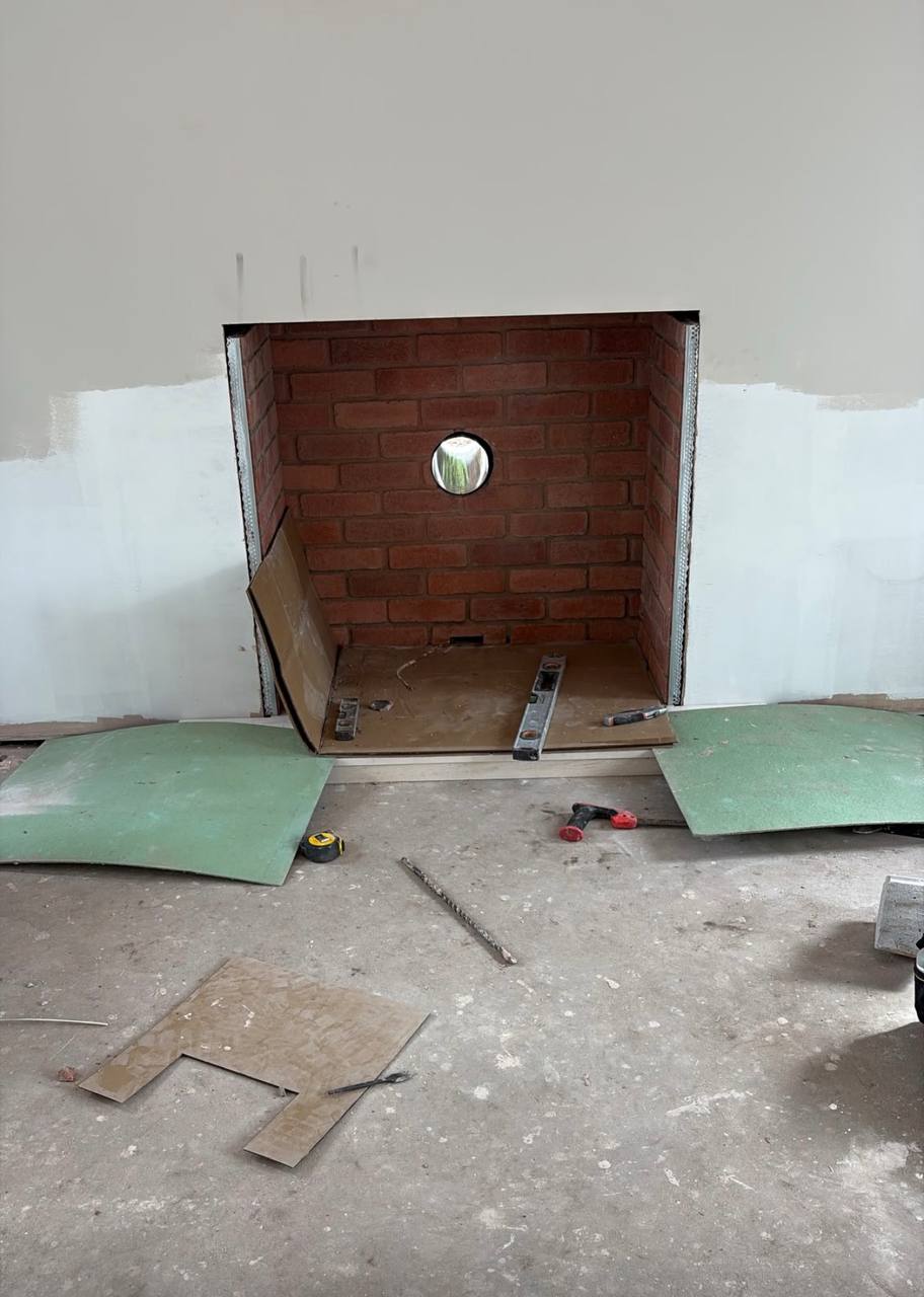 Building the chamber and preparing the opening